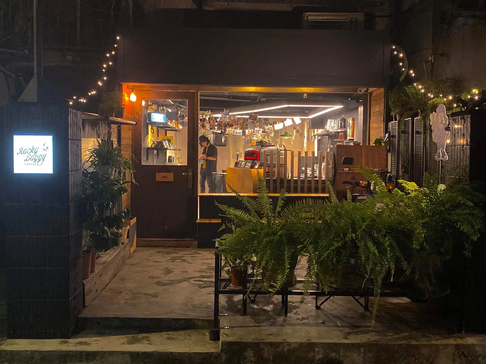 RockyDoggy Coffee Store/咬滾狗狗咖啡館