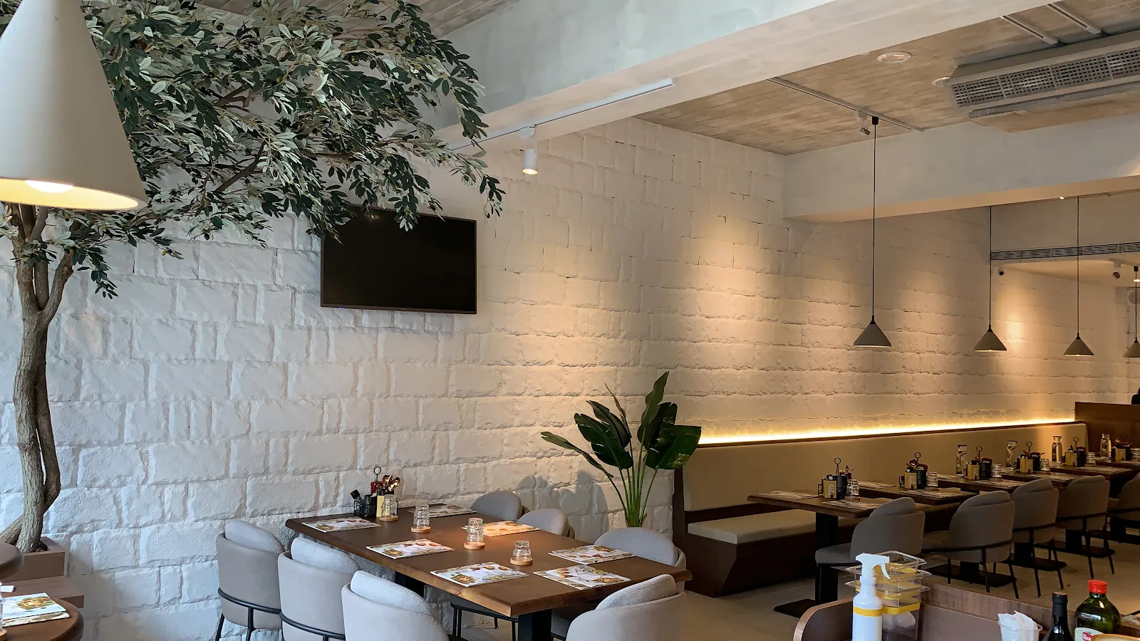 Second Floor 貳樓中山南西店